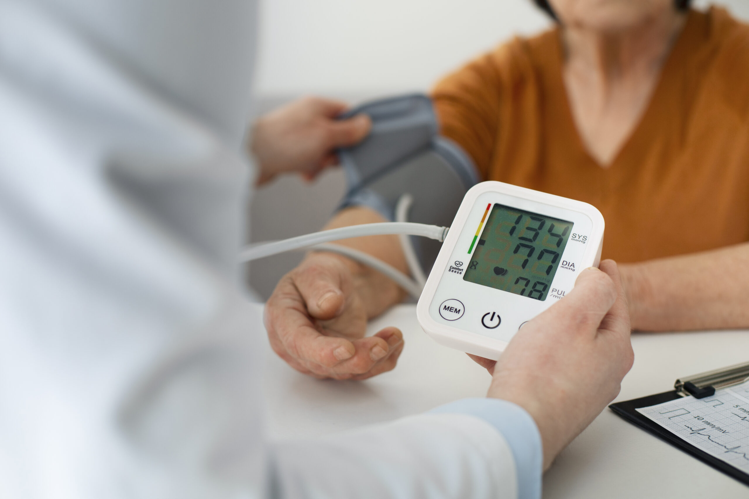 Image older person checking their blood pressure with tensiometer